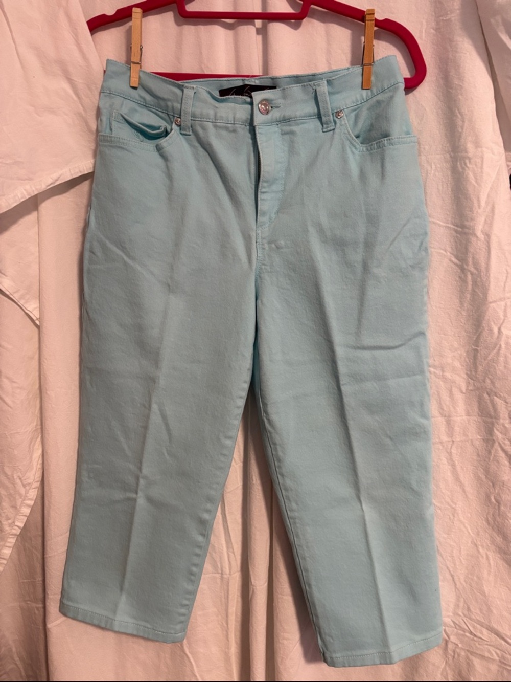 Gloria Vanderbilt Light Blue Capris